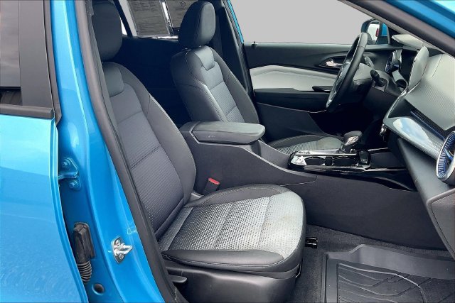 Used 2025 Chevrolet Trax LT w/ LT Convenience Package FWD image 8