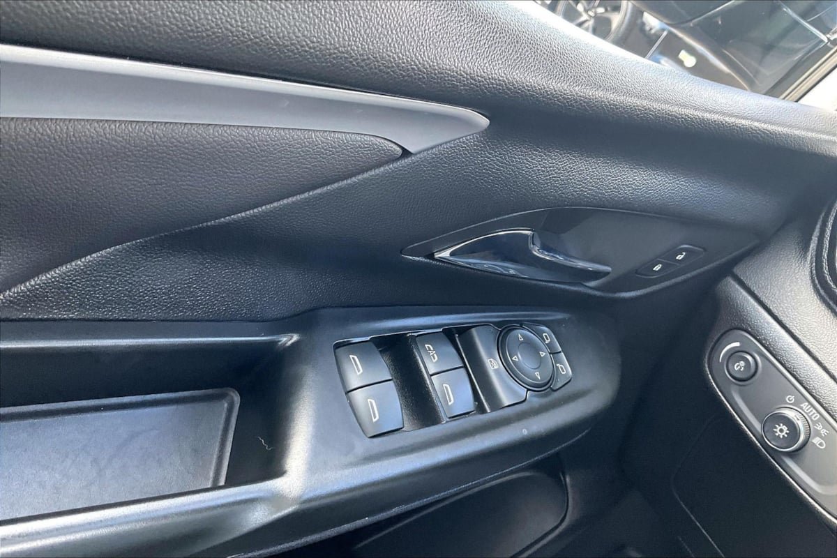 Used 2023 Chevrolet Bolt LT w/ Infotainment Package FWD image 34