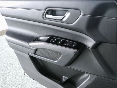 Used 2024 Nissan Pathfinder SL FWD image 21