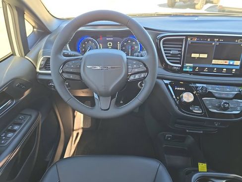 New 2026 Chrysler Pacifica Select w/ S Appearance Package FWD image 10