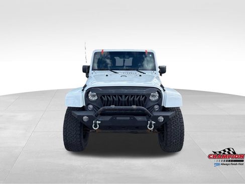 Used 2018 Jeep Wrangler Unlimited Sahara w/ Connectivity Group AWD/4WD image 8