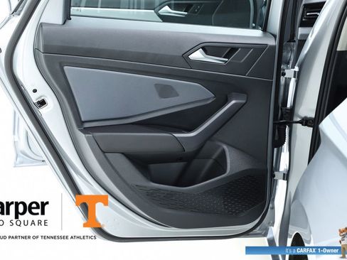 Used 2025 Volkswagen Jetta SE w/ Sunroof Package image 17