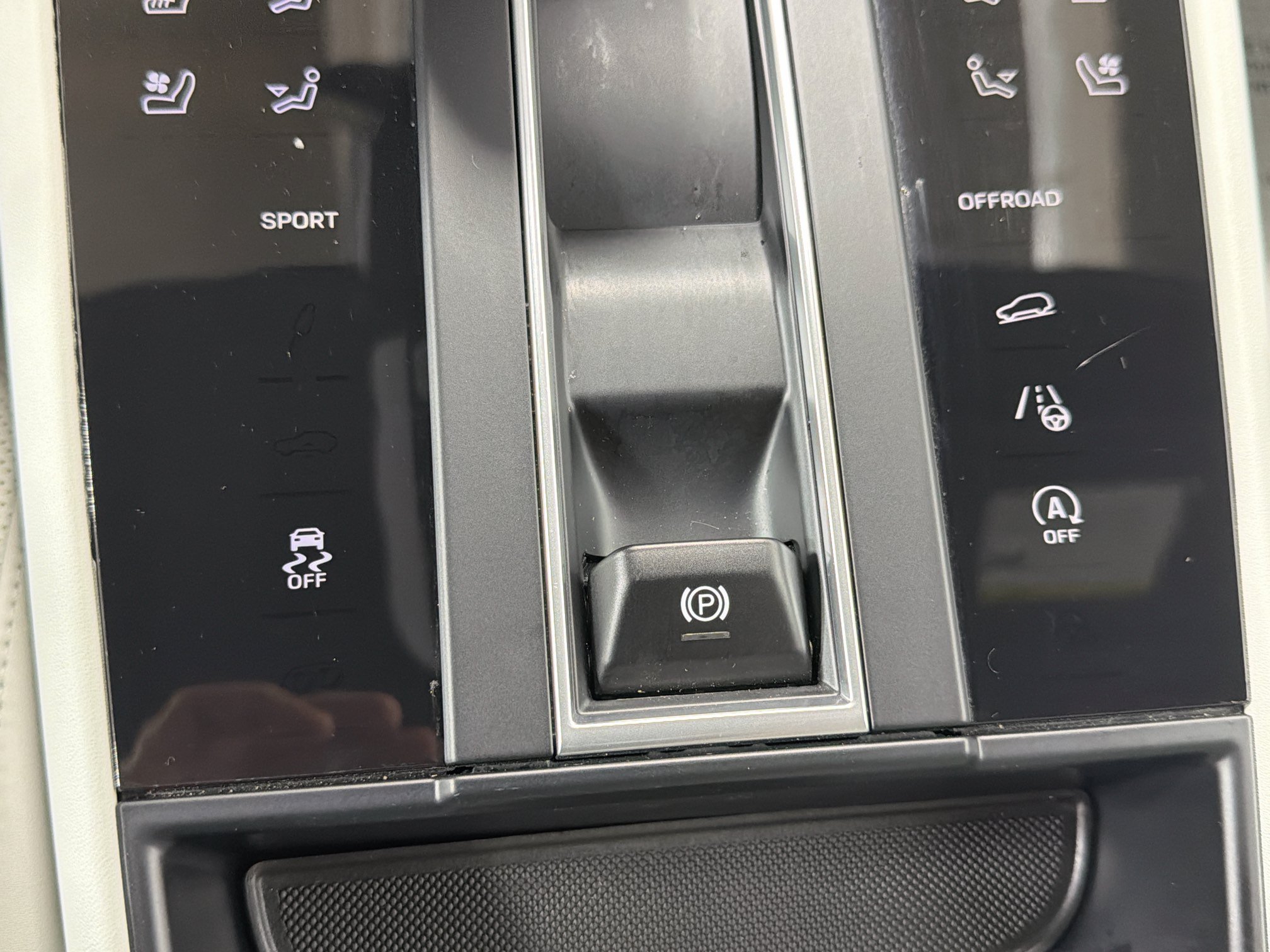 Certified 2026 Porsche Macan AWD/4WD image 28