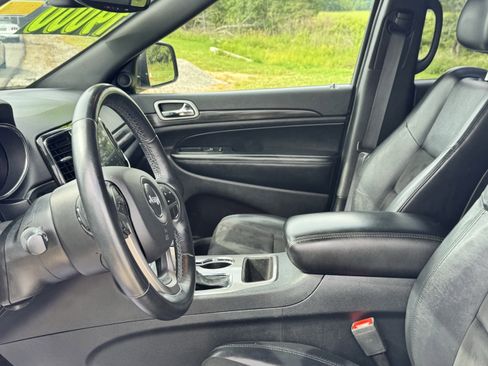 Used 2019 Jeep Grand Cherokee Altitude AWD/4WD image 10