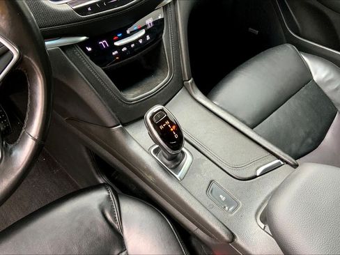 Used 2018 Cadillac XT5 Luxury w/ Driver Awareness Package FWD image 15