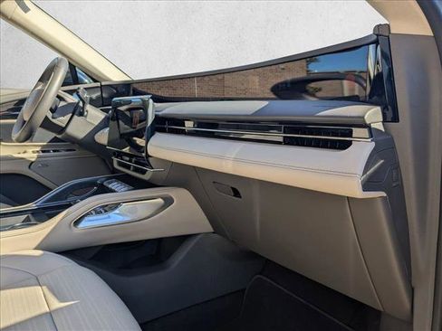 Used 2025 Lincoln Nautilus Reserve image 23