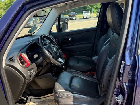 Used 2017 Jeep Renegade Trailhawk w/ Premium Trailhawk Package image 8