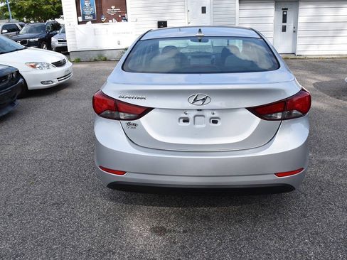Used 2015 Hyundai Elantra SE w/ Option Group 02 FWD image 5