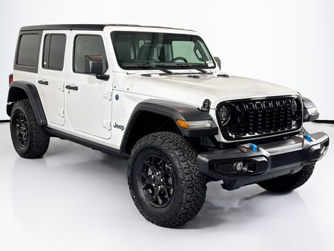 Used 2024 Jeep Wrangler Unlimited image 3