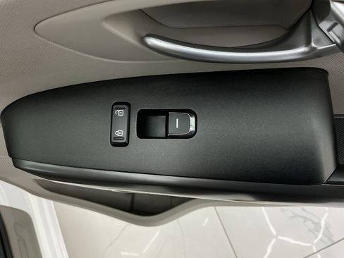 Used 2020 Kia Sedona L FWD image 37