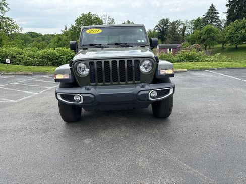 Used 2021 Jeep Gladiator Sport AWD/4WD image 2