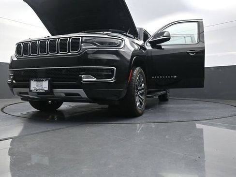 Used 2024 Jeep Wagoneer L Series II w/ Flexible Seating Group AWD/4WD image 32