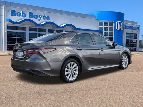 Used 2022 Toyota Camry LE w/ Carpet Mat Package (TMS) FWD image 4