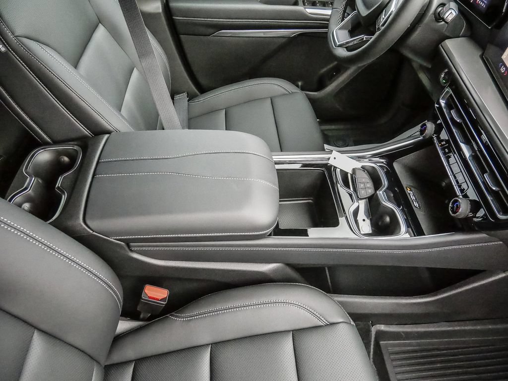 New 2027 Chevrolet Traverse LT w/ Driver Confidence Package FWD image 17