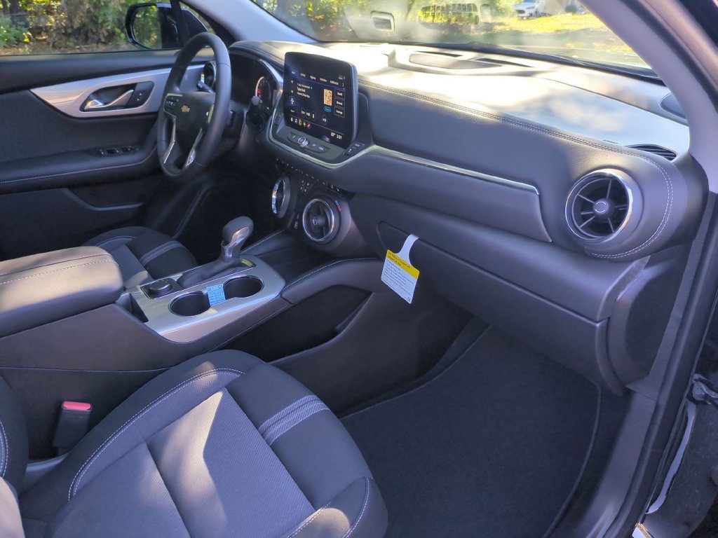 New 2026 Chevrolet Blazer LT w/ Midnight/Sport Edition FWD image 35