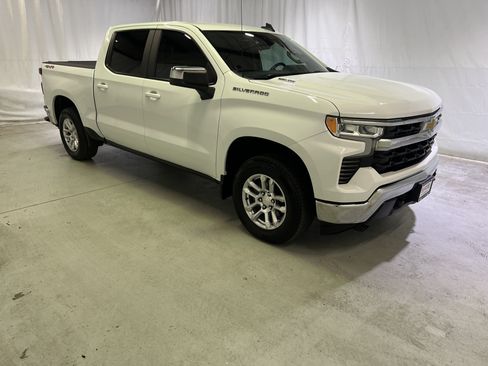 Used 2023 Chevrolet Silverado 1500 LT AWD/4WD image 2