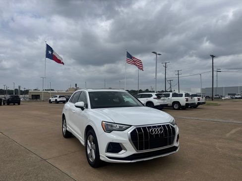 Used 2020 Audi Q3 2.0T Premium w/ Convenience Package AWD/4WD image 2