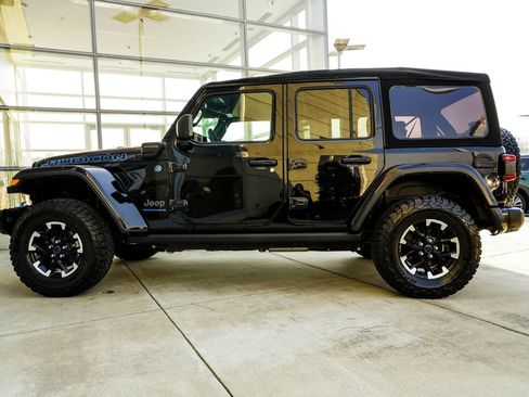 Used 2024 Jeep Wrangler Unlimited Rubicon 4xe AWD/4WD image 9