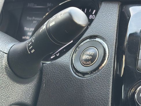 Used 2016 Nissan Rogue SV w/ SV Premium Package image 29