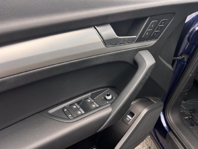 Used 2020 Audi Q5 2.0T Premium w/ Titanium Sport Package AWD/4WD image 11