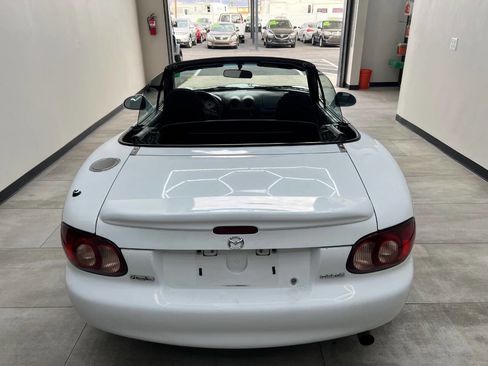 Used 2001 MAZDA MX-5 Miata image 3