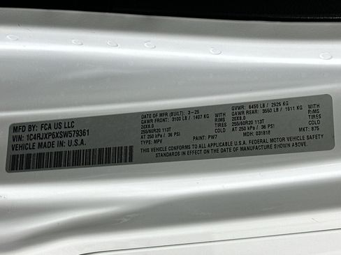 Used 2025 Jeep Wrangler Sahara image 12