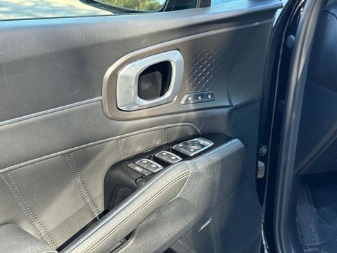 Used 2023 Kia Sorento SX image 18