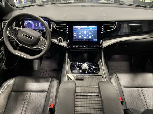 Used 2023 Jeep Wagoneer Series III w/ Preferred Equipment Group image 4