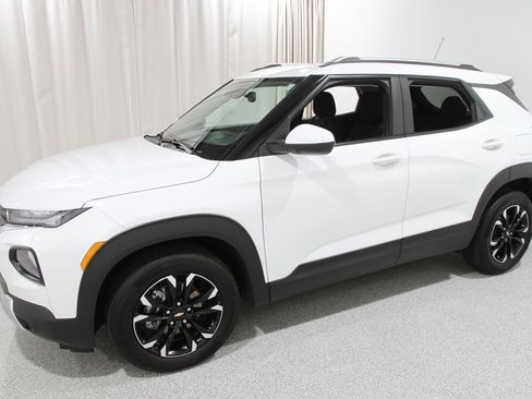 Used 2023 Chevrolet TrailBlazer LT w/ Convenience Package image 3