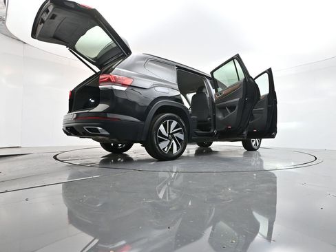 Used 2025 Volkswagen Atlas SE image 45