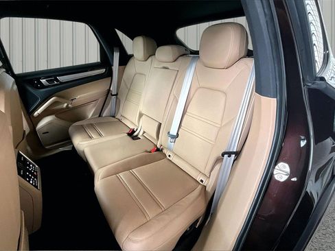 Used 2023 Porsche Cayenne S Platinum image 20