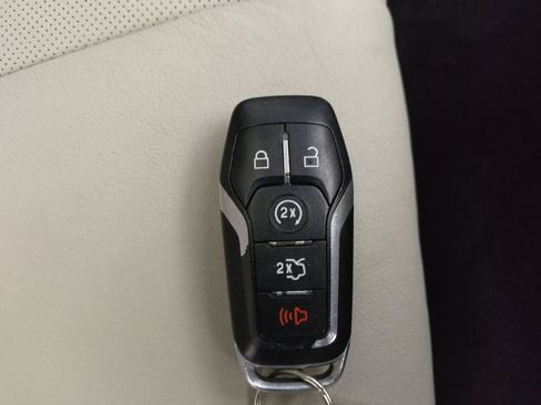 Used 2015 Ford Edge Titanium w/ Equipment Group 302A AWD/4WD image 32