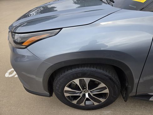 Used 2021 Toyota Highlander XLE FWD image 8