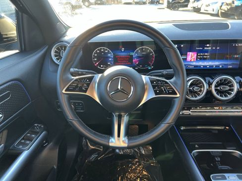 Used 2025 Mercedes-Benz GLA 250 4MATIC image 15