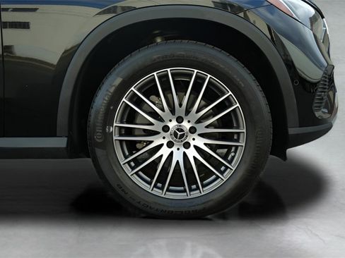 Used 2023 Mercedes-Benz GLC 300 4MATIC w/ Exclusive Trim Package image 12