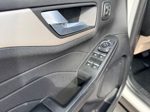 Used 2022 Ford Escape SEL w/ Technology Package image 19