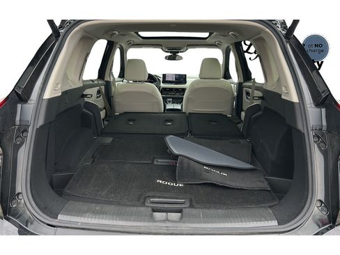 Used 2025 Nissan Rogue SL w/ Tech Package FWD image 31