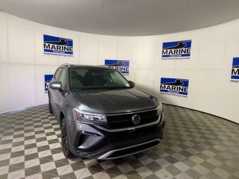 Used 2022 Volkswagen Taos SE FWD image 4