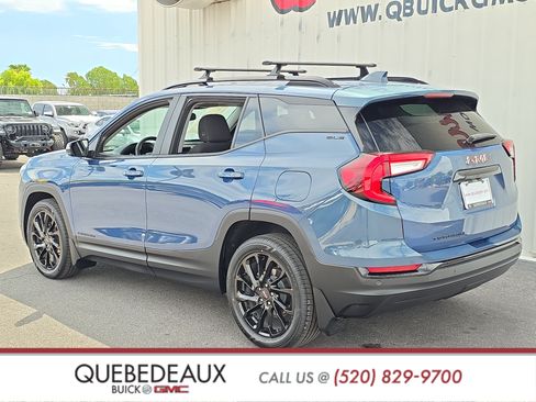 Used 2024 GMC Terrain SLE w/ Driver Convenience Package FWD image 5