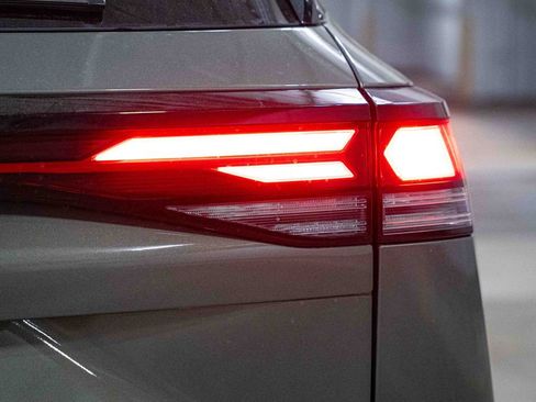 New 2026 Volkswagen Tiguan SE R-Line AWD/4WD image 6