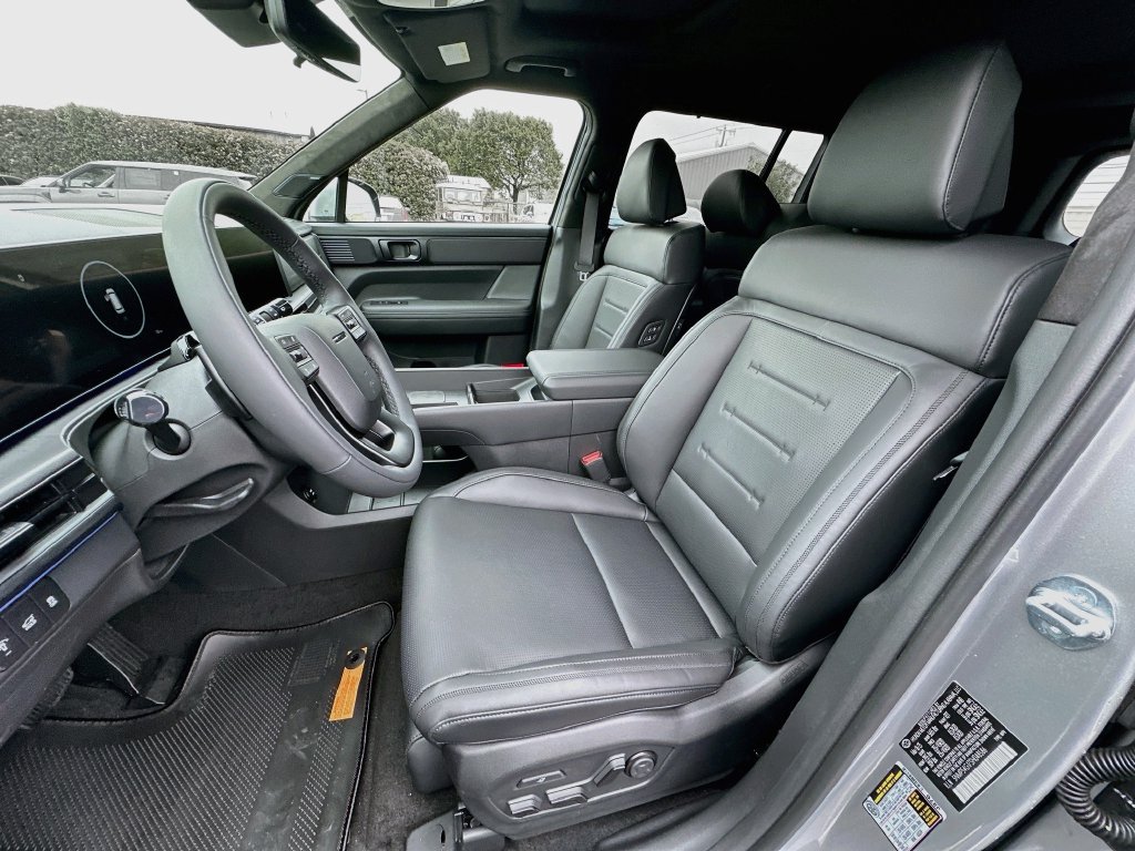 Certified 2025 Hyundai Santa Fe Calligraphy FWD image 16