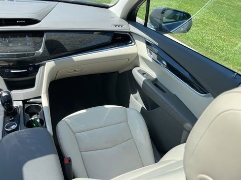 Used 2022 Cadillac XT6 Premium Luxury w/ Technology Package FWD image 37
