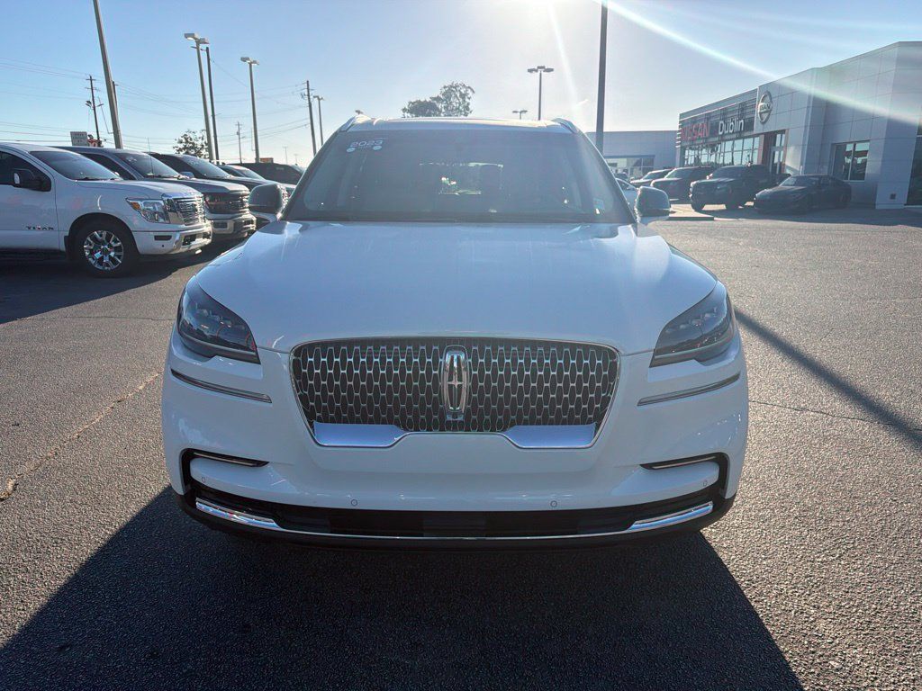 Used 2023 Lincoln Aviator Reserve w/ Equipment Group 201A RWD image 2
