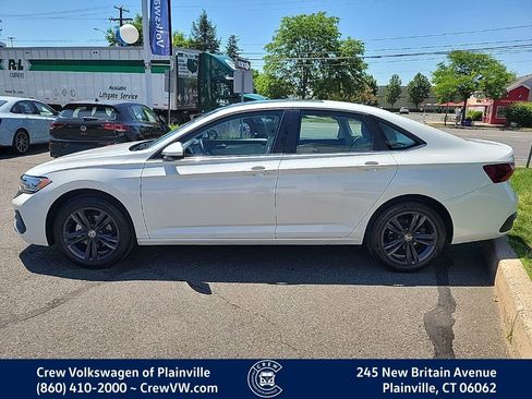 Certified 2024 Volkswagen Jetta SE w/ Panoramic Sunroof Package FWD image 27