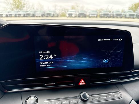 Used 2025 Hyundai Elantra SEL image 12