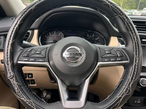 Used 2020 Nissan Rogue SV FWD image 20