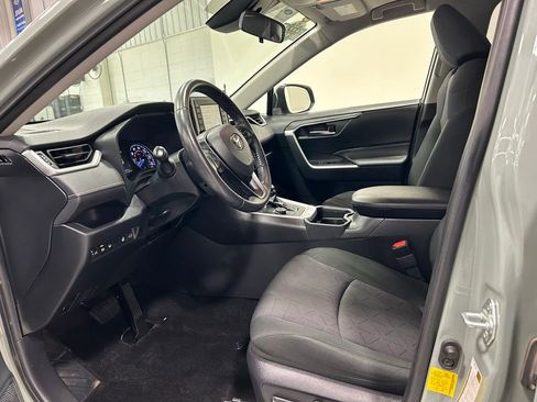 Used 2019 Toyota RAV4 XLE w/ Convenience Package AWD/4WD image 14