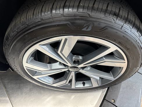 Used 2024 Audi Q4 e-tron Premium w/ Convenience Package image 34