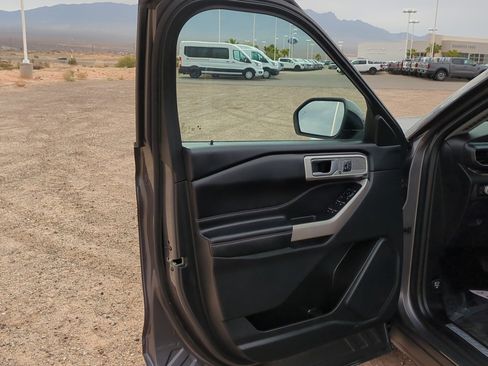 Used 2023 Ford Explorer Limited image 13
