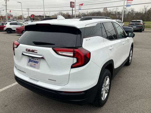 Used 2022 GMC Terrain SLE w/ Driver Convenience Package image 7